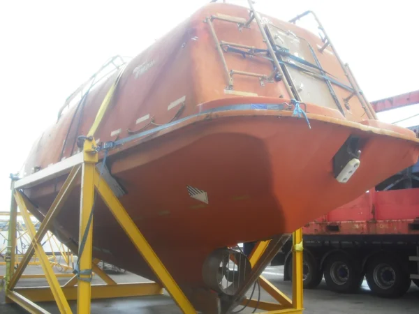 5 OFF EX OIL RIG  LIFEBOATS  MAKER - SCHAT-HARDING FF1000 FREEFALL 12.5M - Image 3